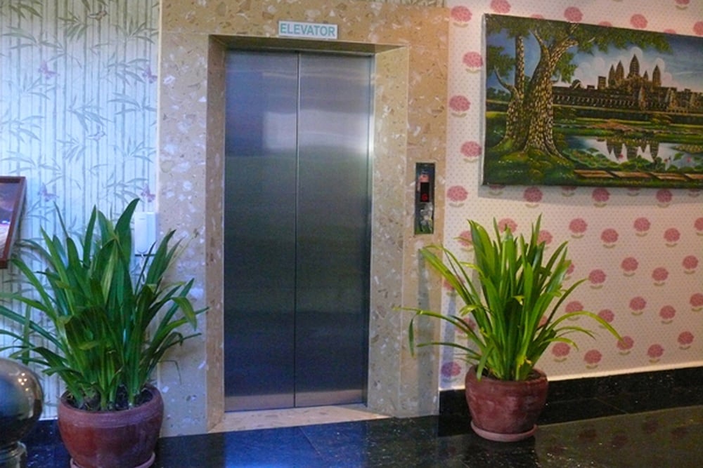 Parklane Hotel 5/50