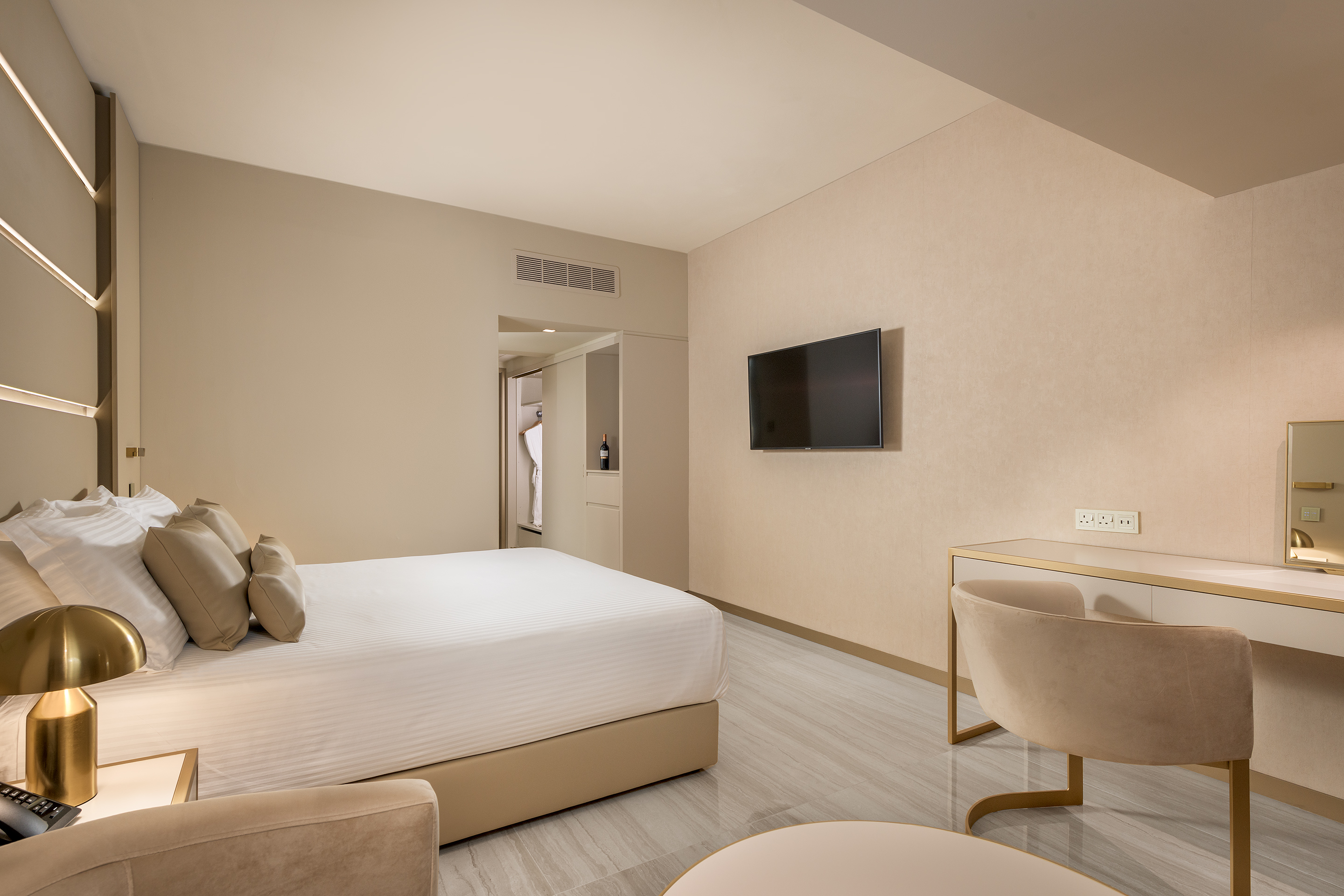 Deluxe, Double or Twin Bed, Lateral Side Sea View
