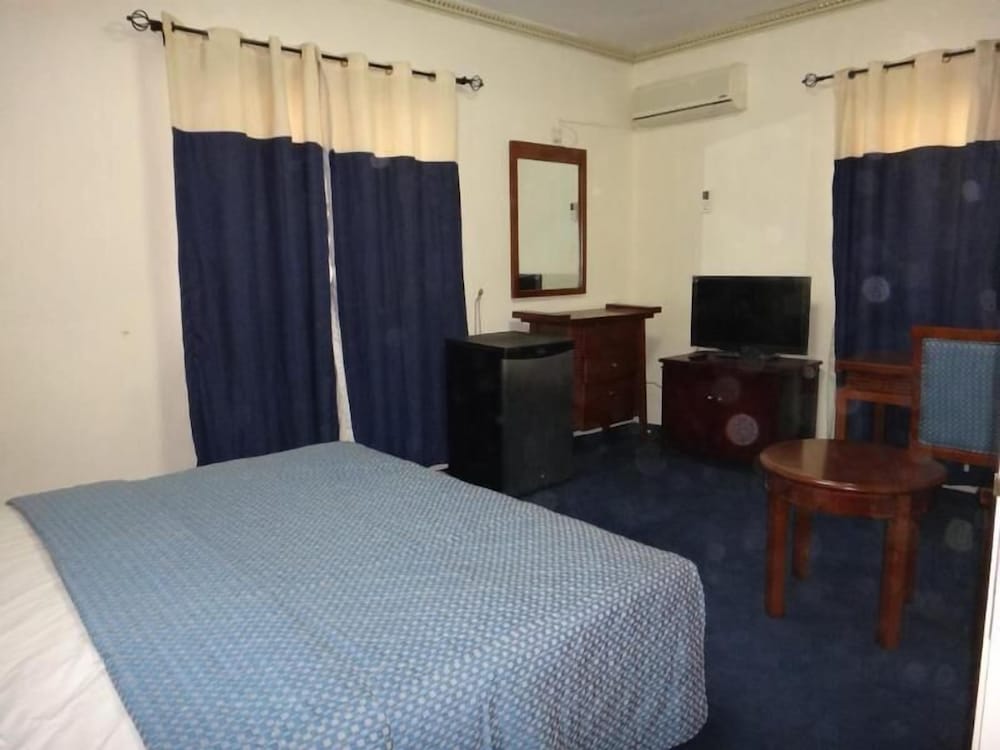 Ed Scob Suites 6/25