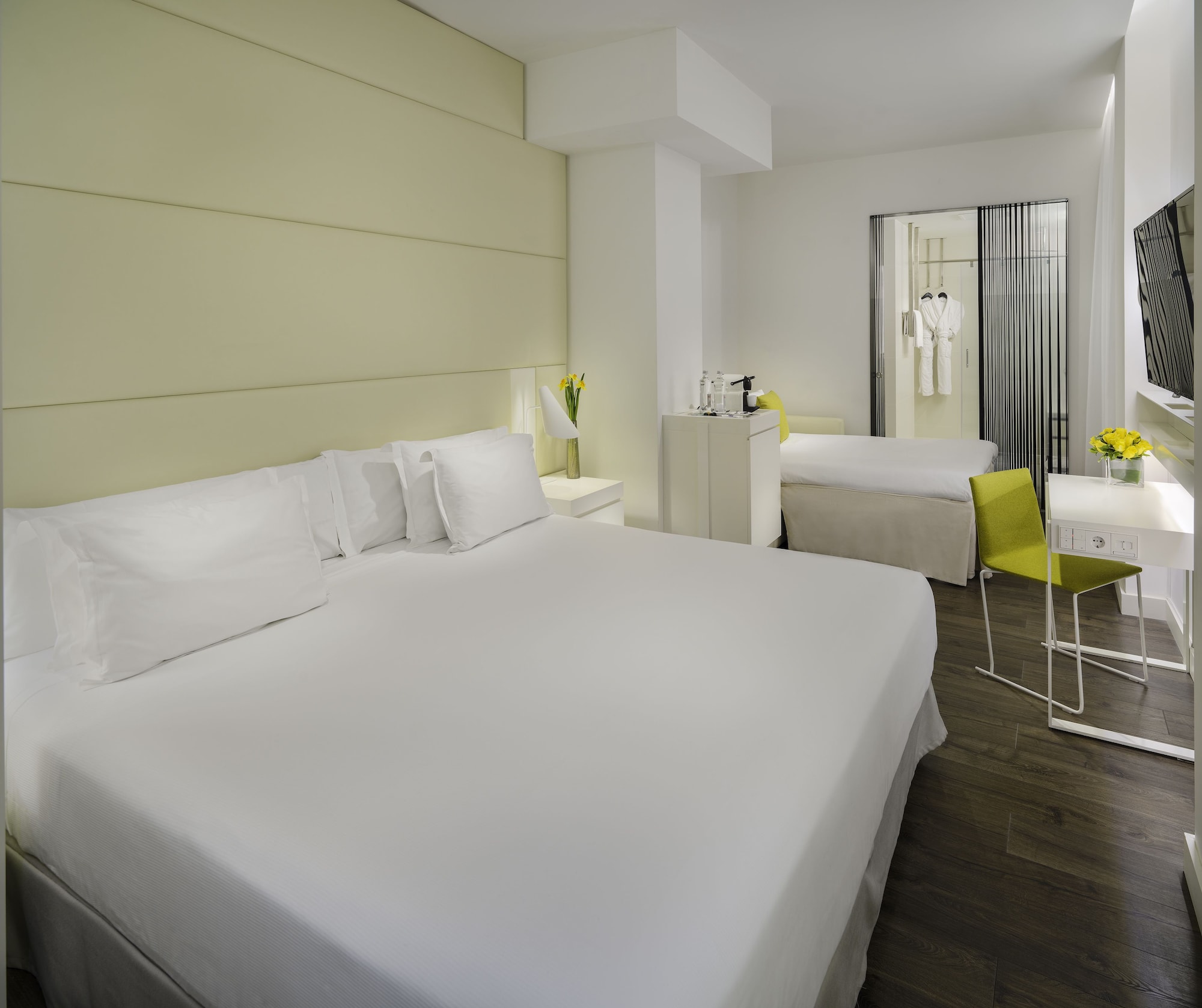 ROOM, TRIPLE