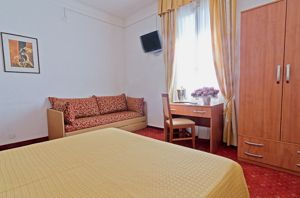 Hotel Ariston Montecarlo 7/50