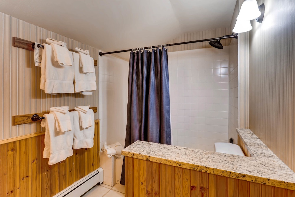 Ski Tip Lodge 62/63