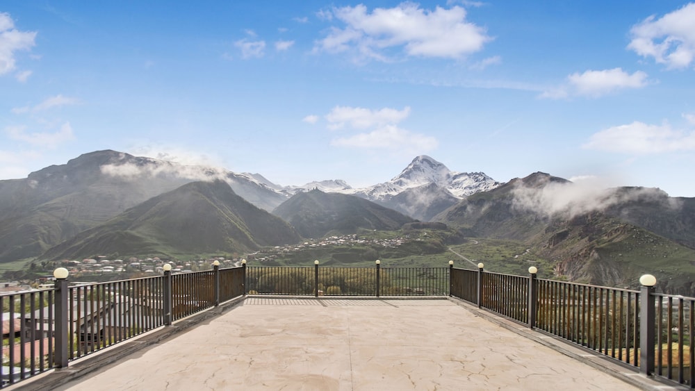 Hotel Memoir Kazbegi 45/50