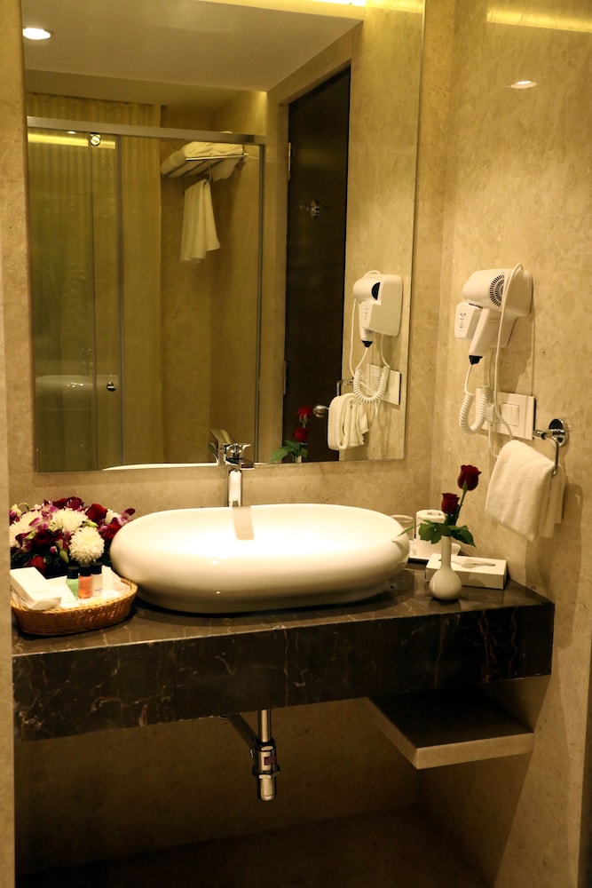 Y N Hotels 28/29