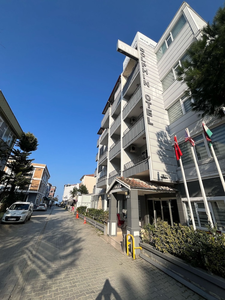 Blue Dolphin Hotel 33/39