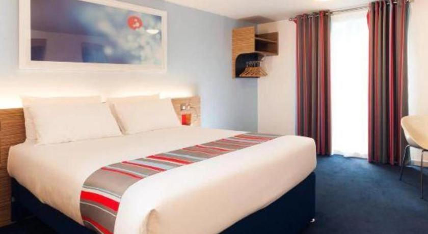 Travelodge Dundee Strathmore Avenue 8/16