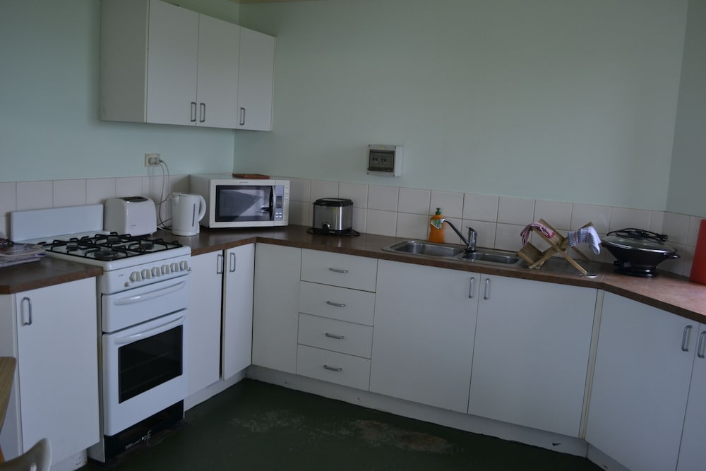 PORTLAND HOLIDAY VILLAGE 33/50