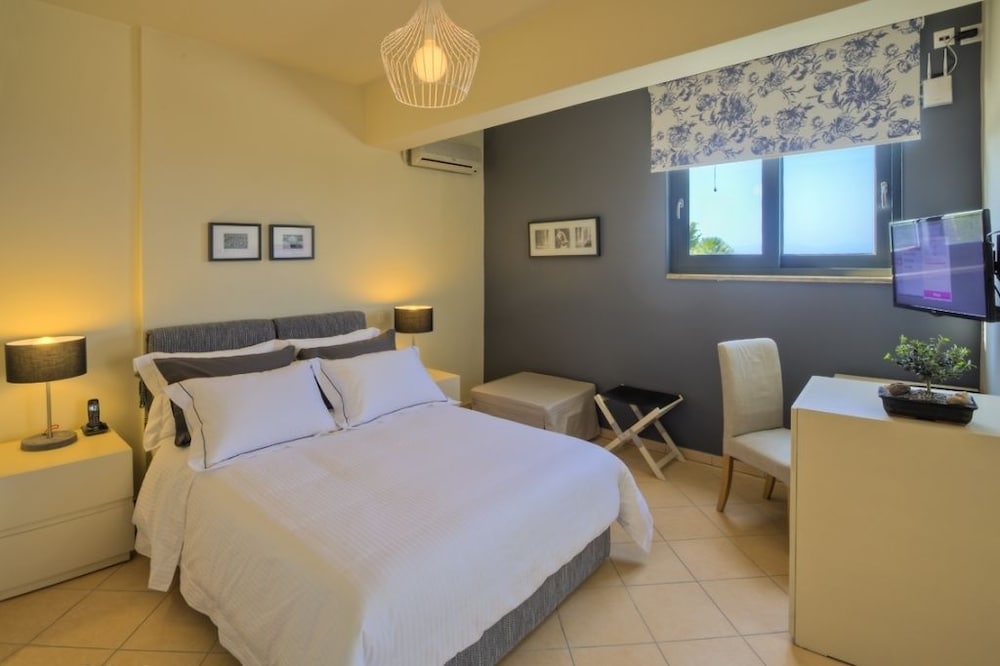 Marini Luxury Apartments And Suites 10/75