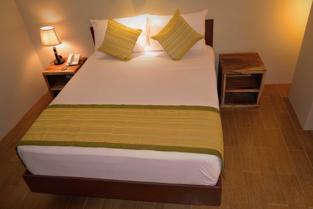 THE SITIO VILLAS AND SUITES 20/34