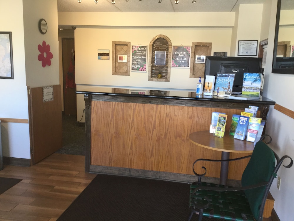 Super 8 by Wyndham Petoskey 4/21