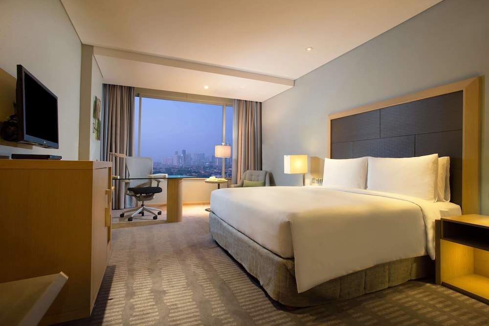 DELUXE, KING BED