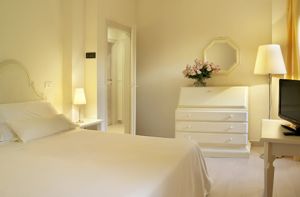 Sina Astor Hotel 33/80