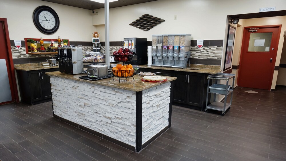 Ramada by Wyndham Medicine Hat 53/75