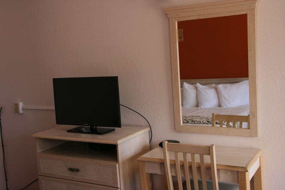 Royal Crest Inn Medford 26/28