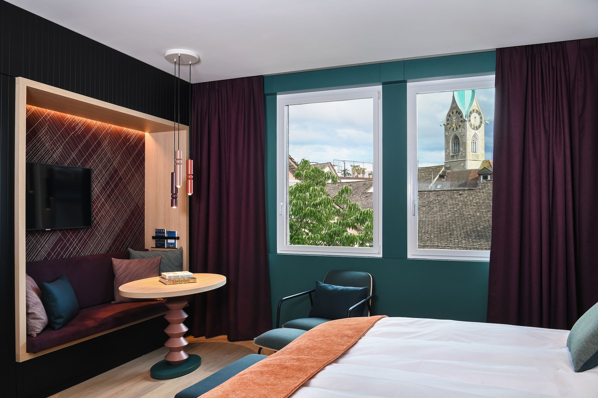 DELUXE, KING BED