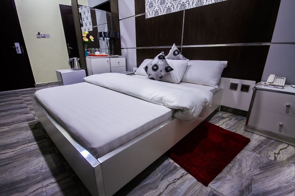 Golfview Hotel and Suites 30/63
