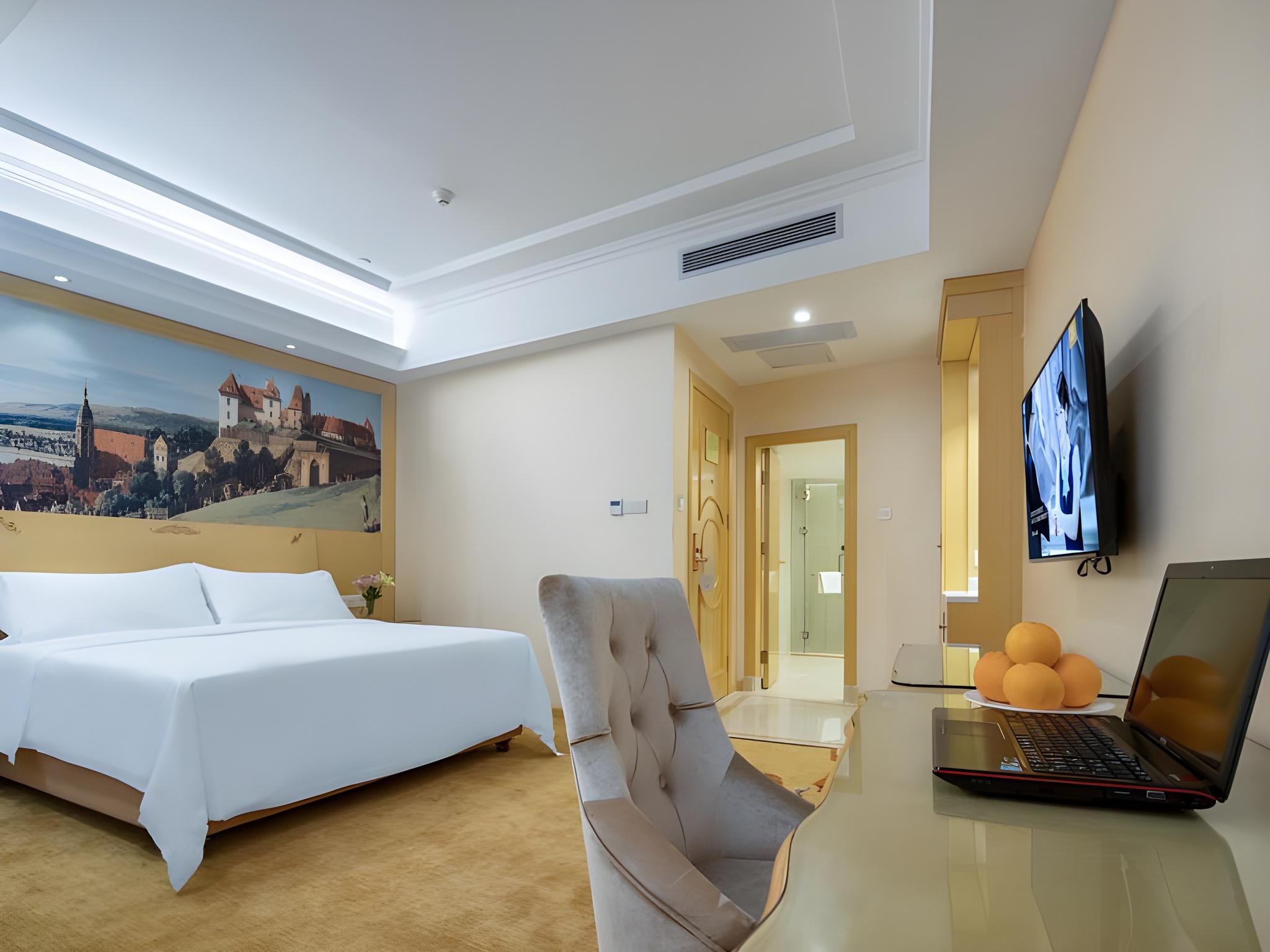Vienna Hotel (Guangzhou railway station & Xiaobei subway station) 24/48