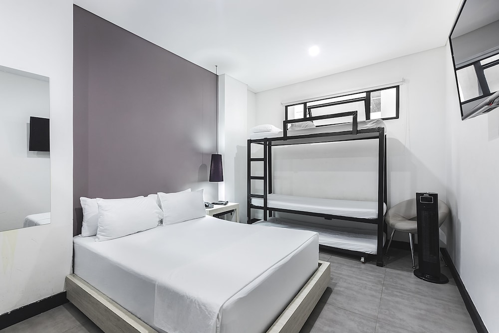 1 BEDROOM, CLASSIC, TRIPLE