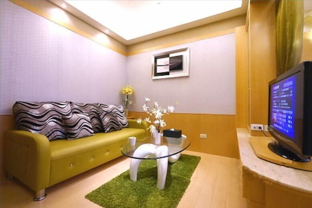 85 Cape Suites 56/74