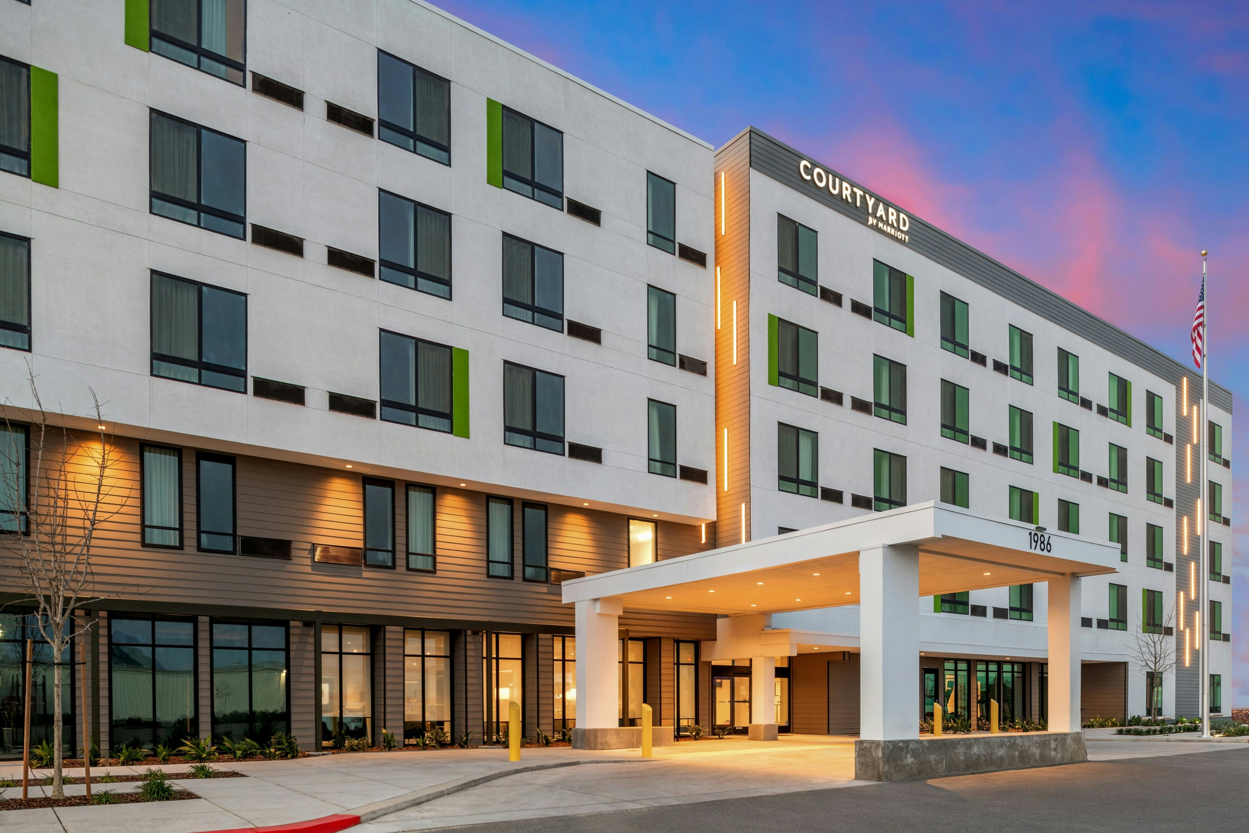 Courtyard By Marriott Woodland 19/19