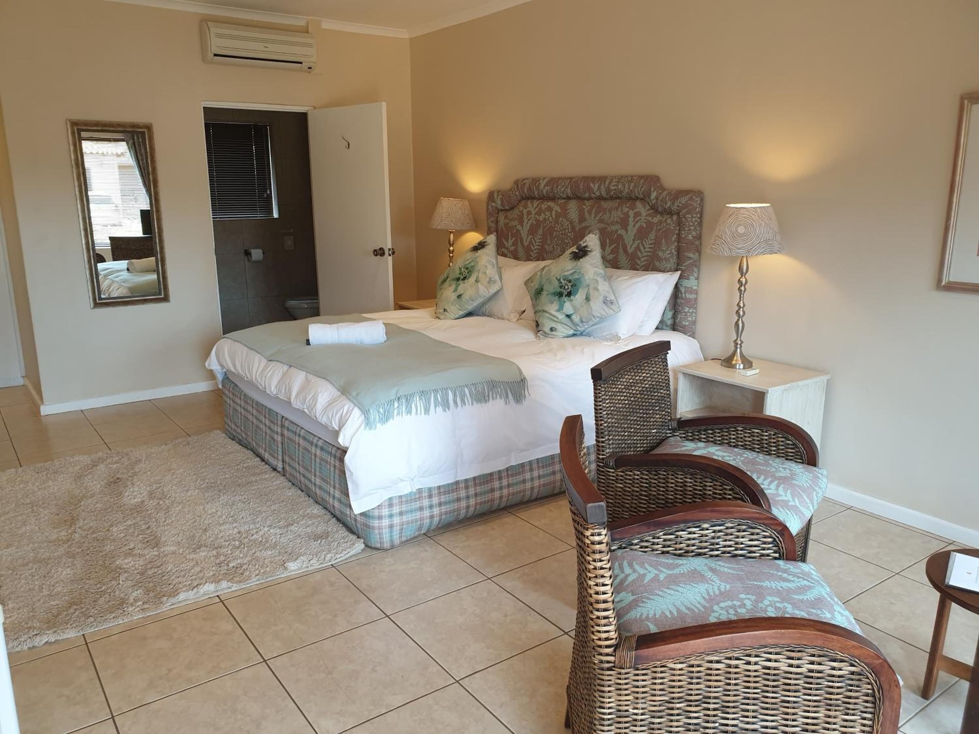 Deluxe, King Bed