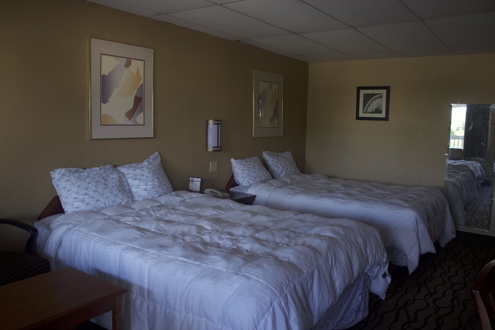 Express INN (ex Knights Inn Norfolk) 10/25
