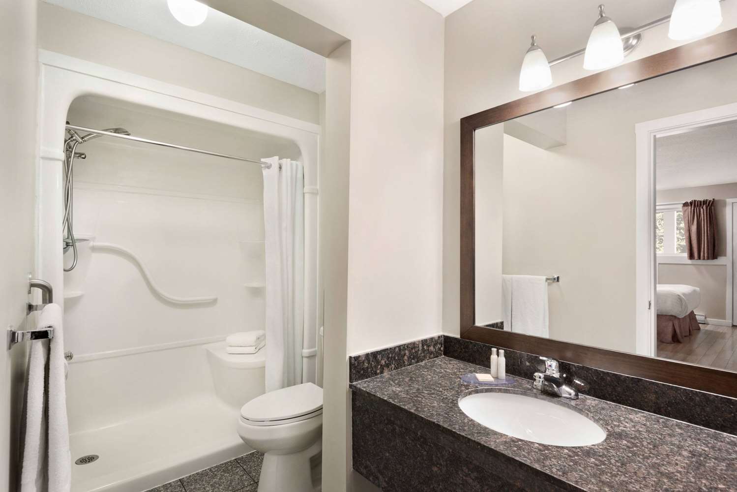 Travelodge by Wyndham Salmon Arm 39/40