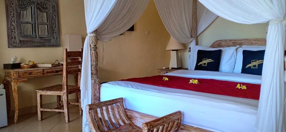 TAUCH TERMINAL RESORT TULAMBEN 24/69