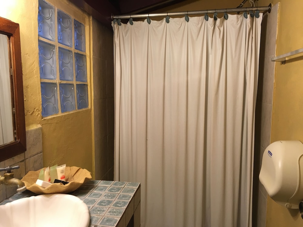 Panama House Bed & Breakfast 43/45