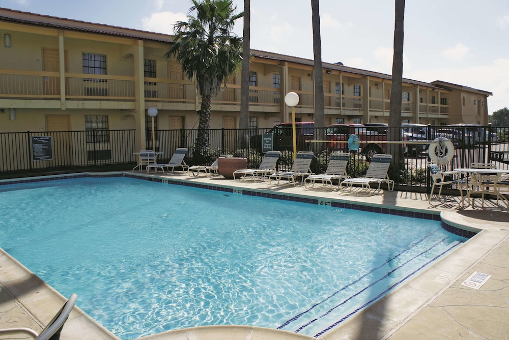 La Quinta Inn Clute Lake Jackson 1/36
