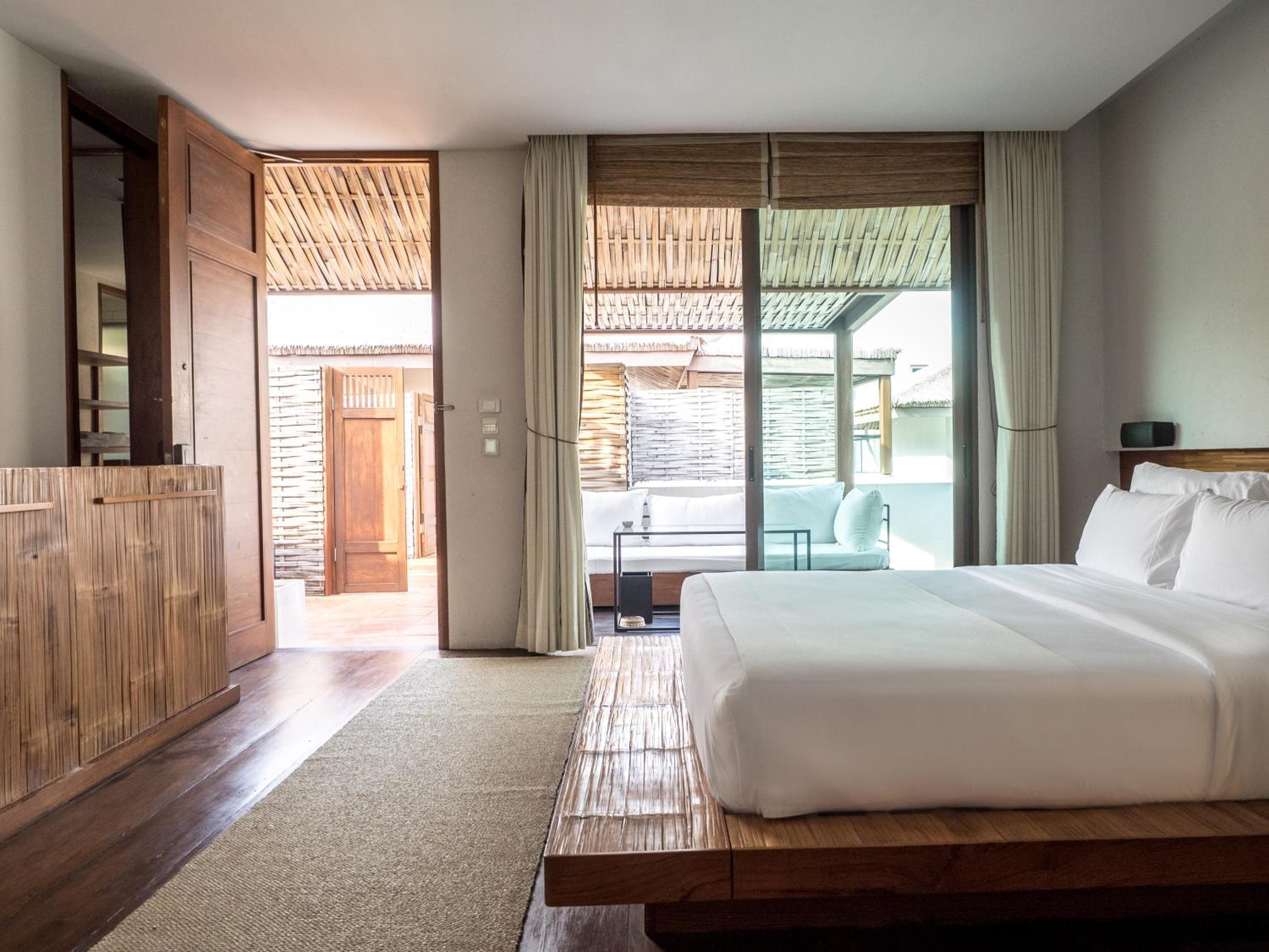 Oceanbed Jacuzzi Villa