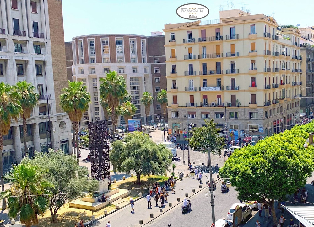 Piazza Carita 40/49