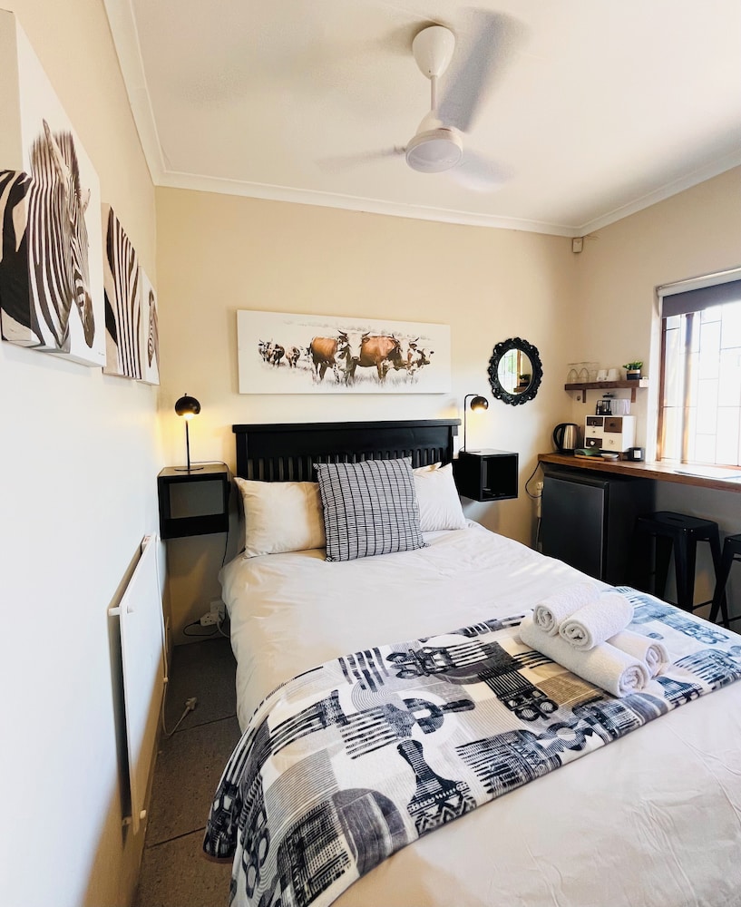 Dolphin Circle Bed and Breakfast 11/50