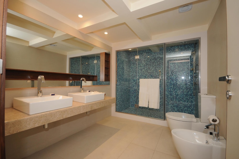 Al Bander Hotel & Resort 46/50