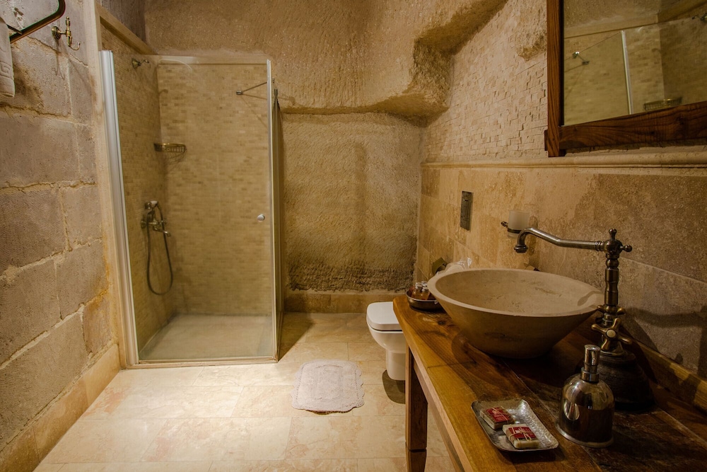 Sultan Cave Suites 77/77