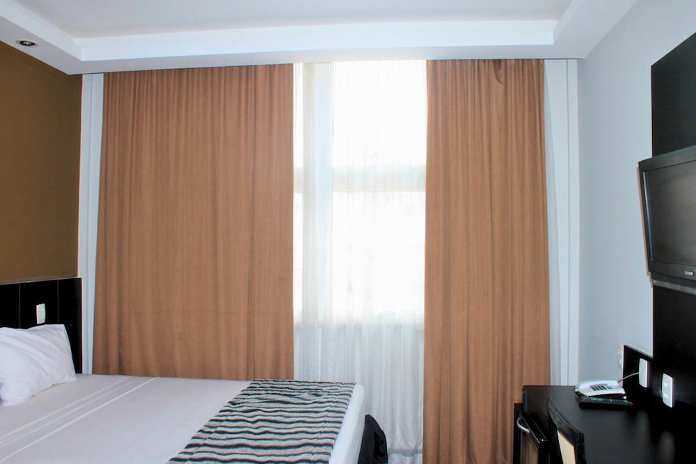 DELUXE, DOUBLE BED