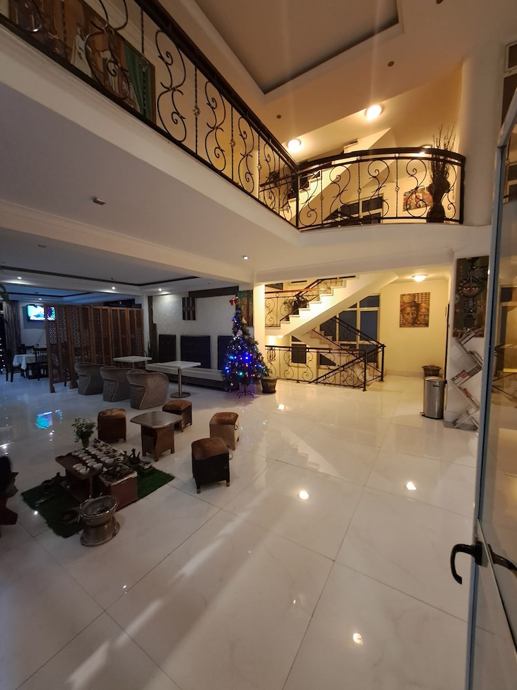 Park Lane Addis Hotel 32/35