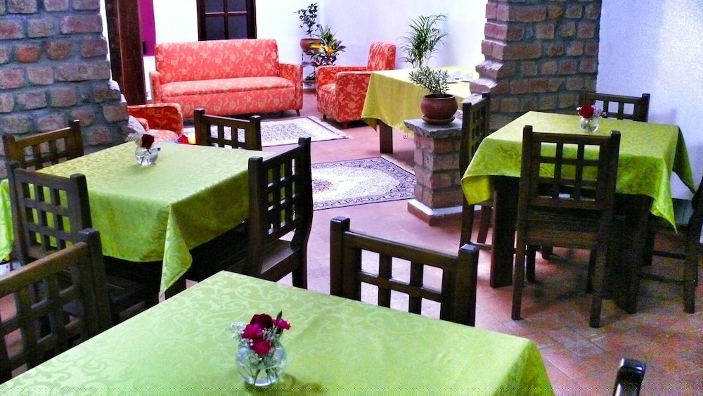 Casa De Las Rosas 54/63