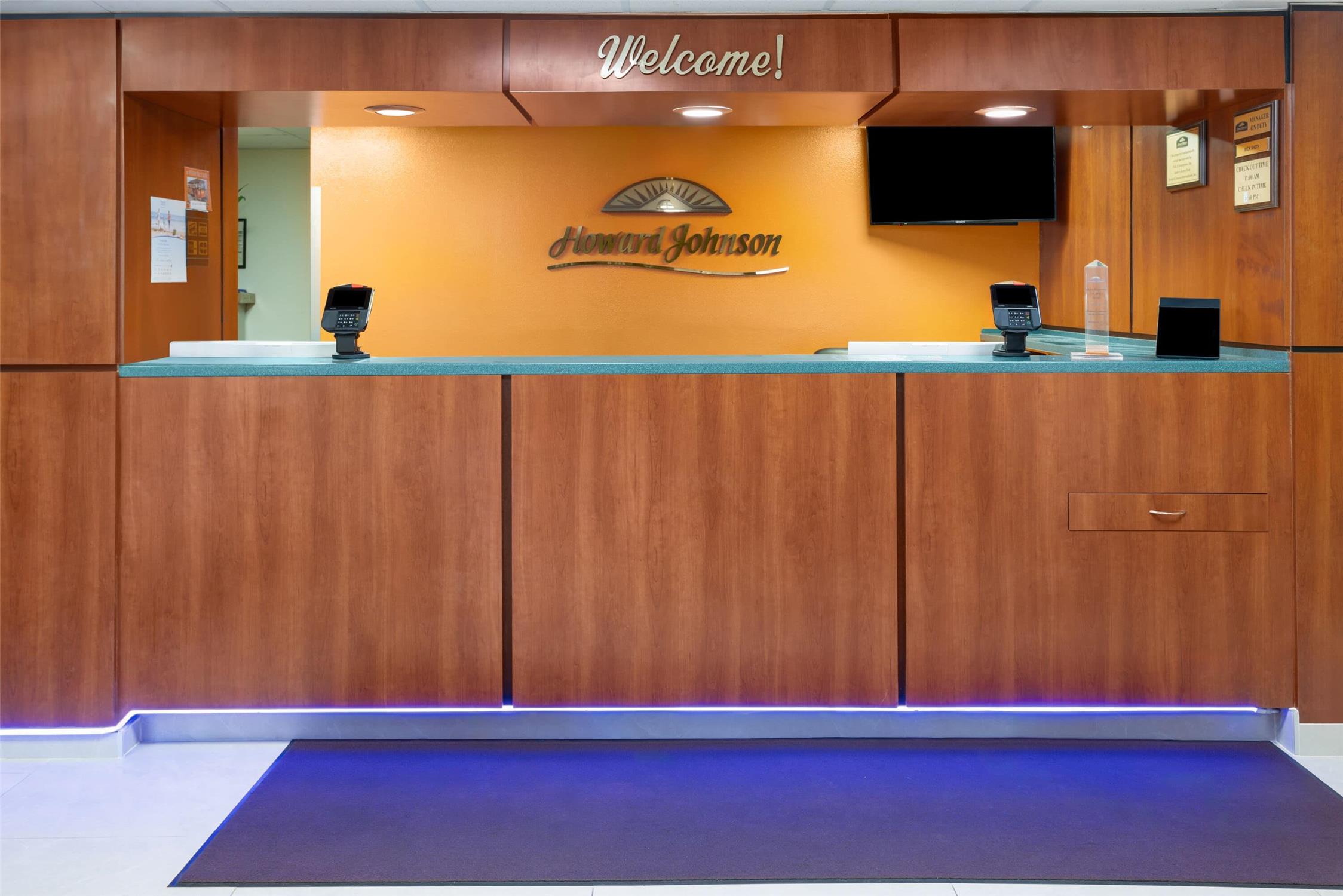 Howard Johnson by Wyndham Savannah GA 8/27