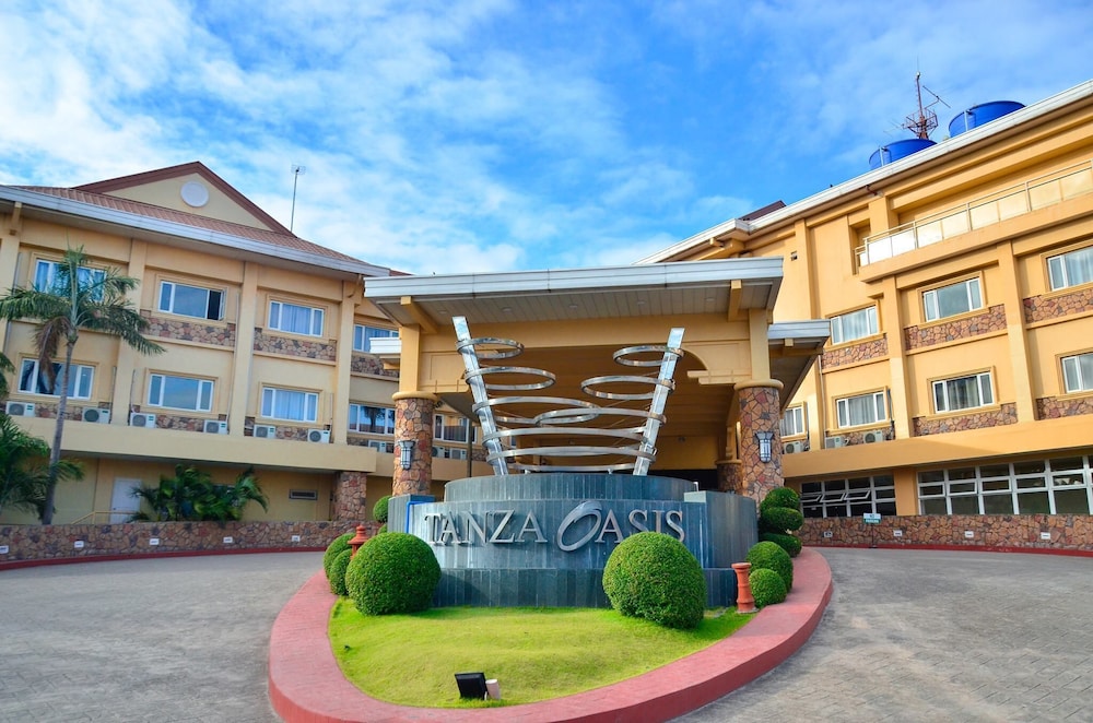 Tanza Oasis Hotel And Resort 47/50