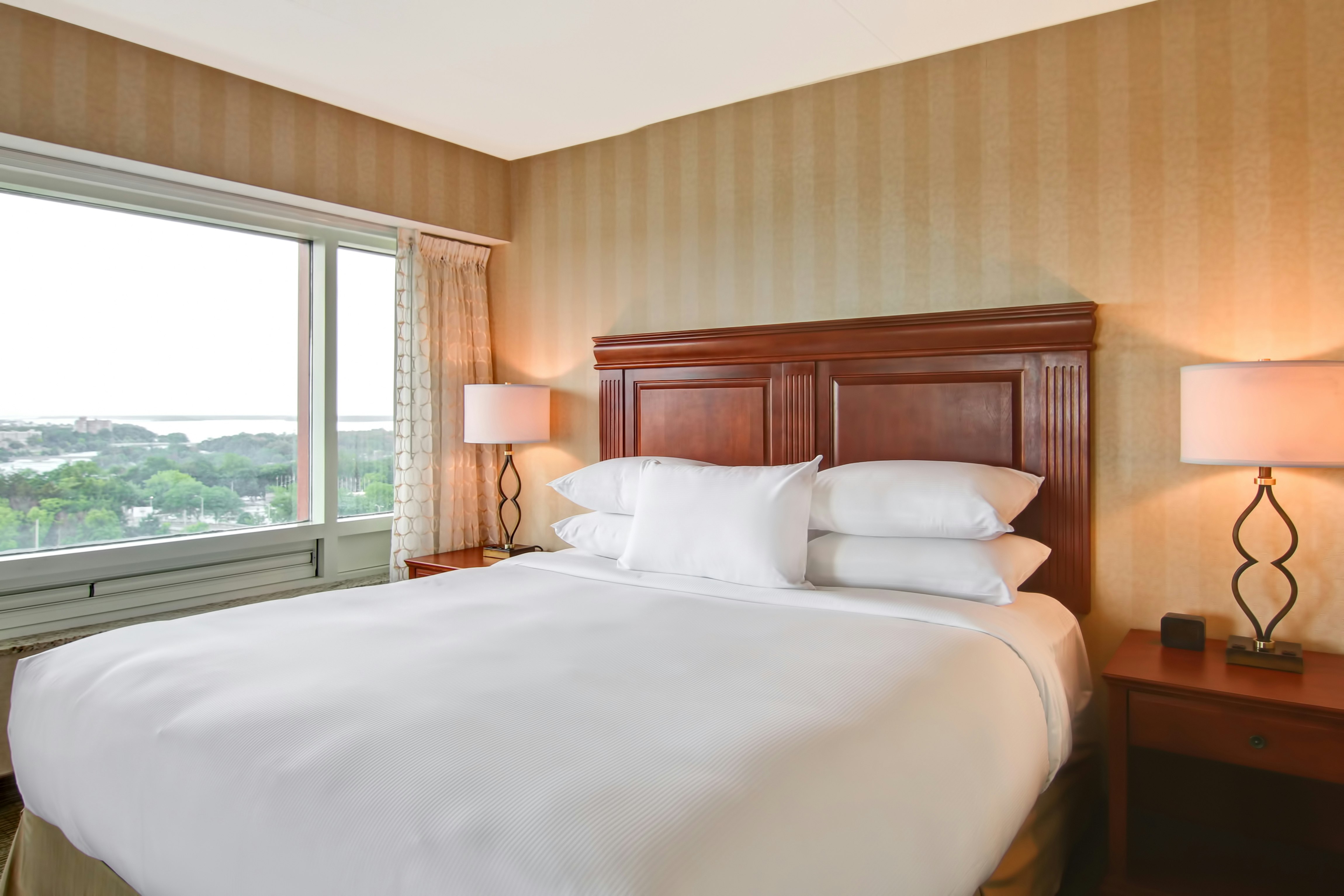 2 Rooms, Suite, King Bed, River View