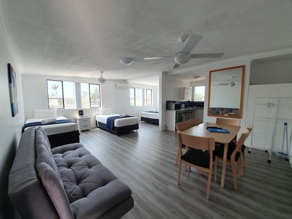Montego Mermaid Beach Motel 43/69