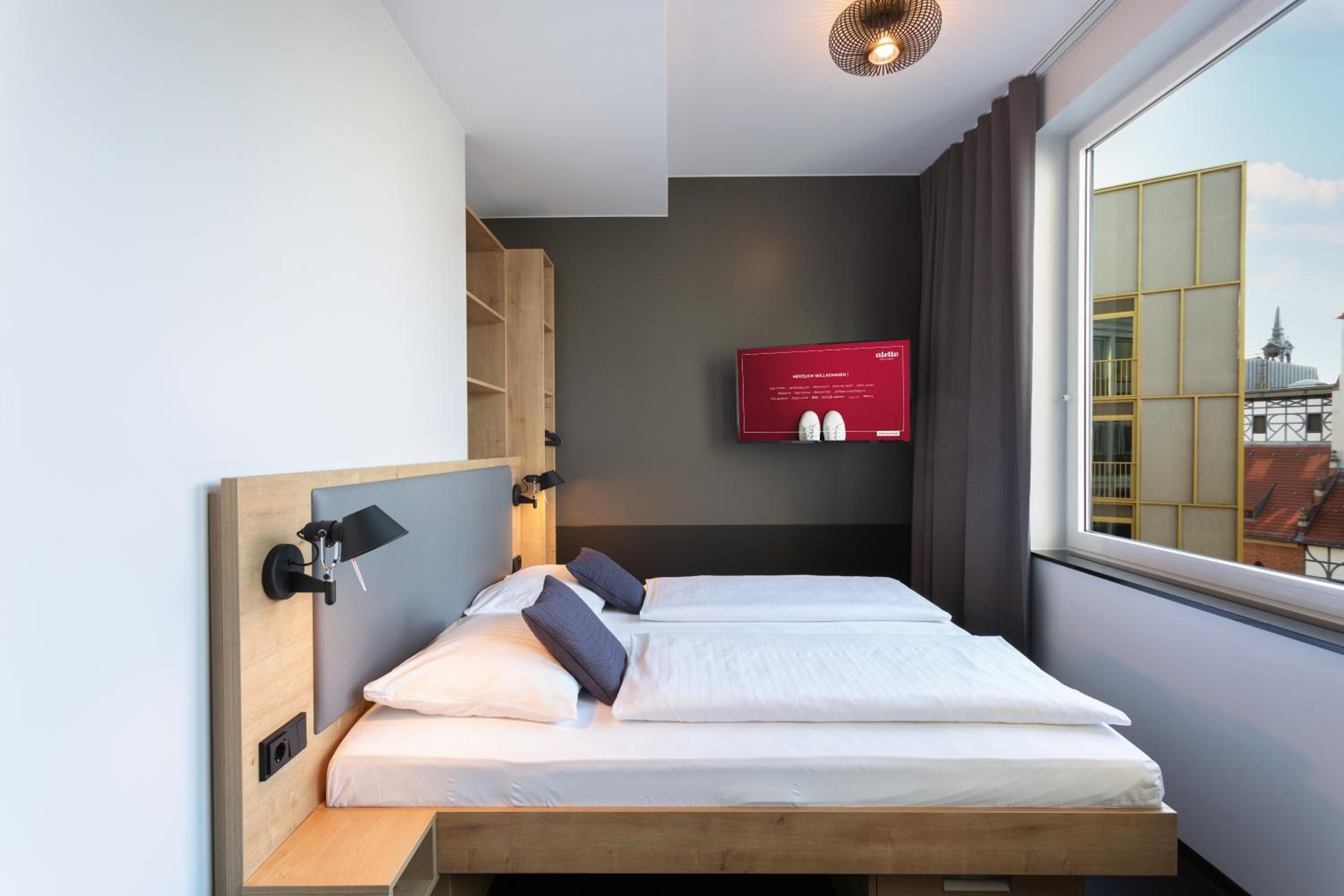ROOM, QUADRUPLE