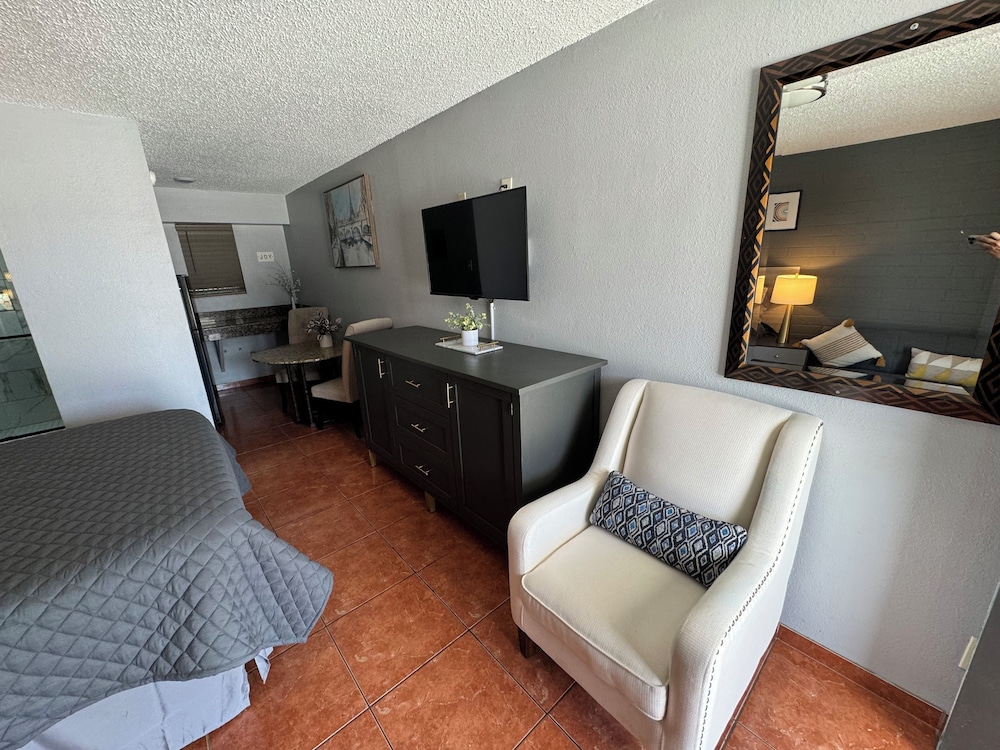 Rawls Motel Near Phoenix Airport 9/50