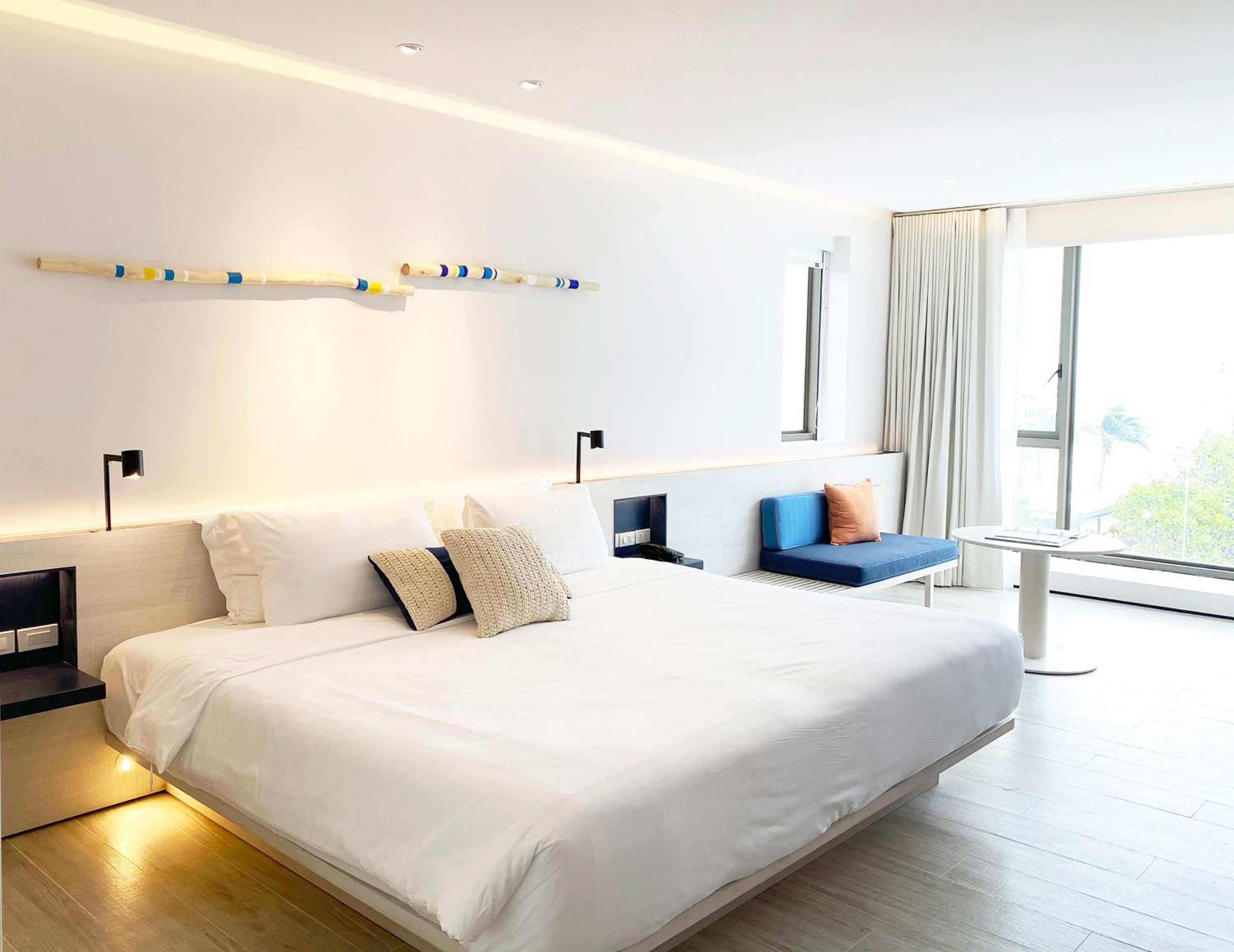 Skypool, Suite