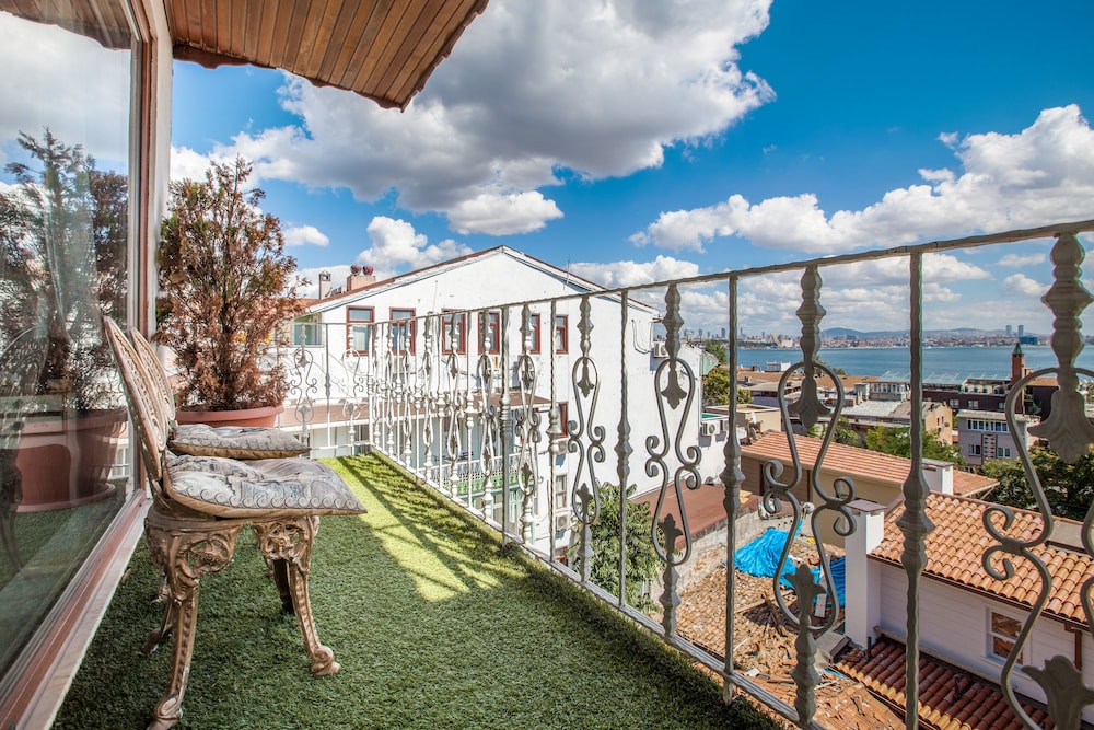 Romantic Hotel Istanbul 67/72