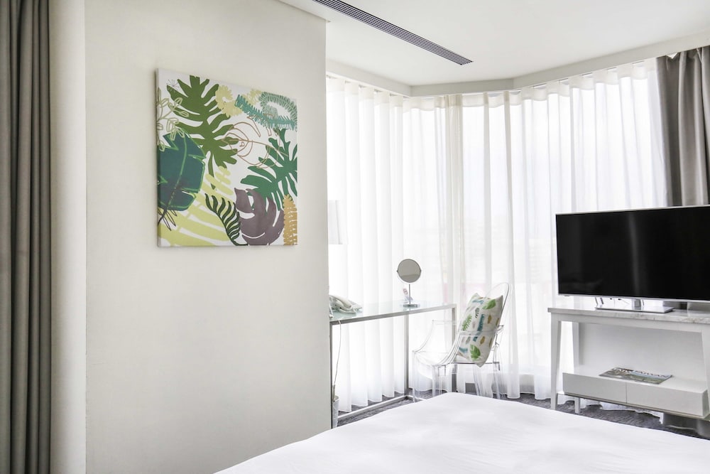 Ambience Hotel 50/58