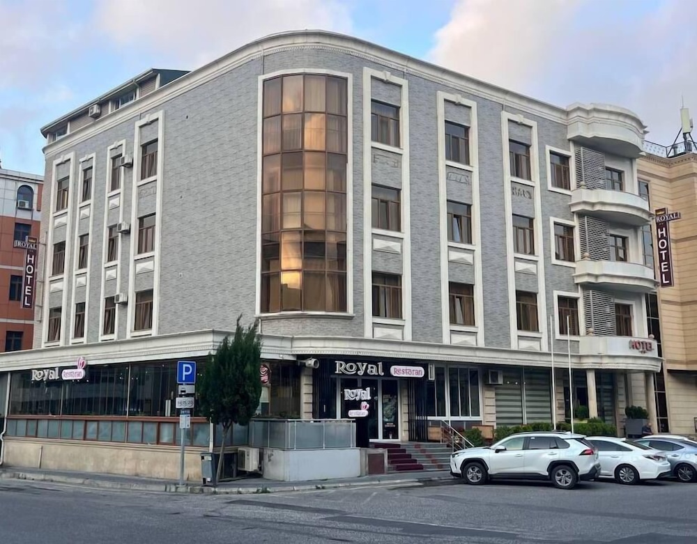 Royal Hotel 64/69