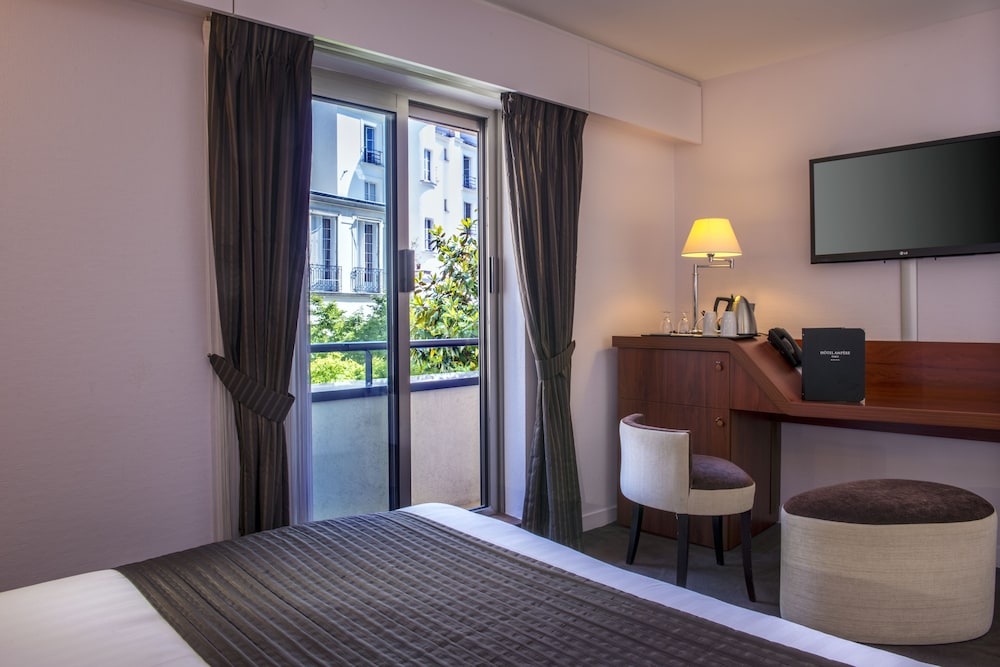 Ampere Hotel 53/80