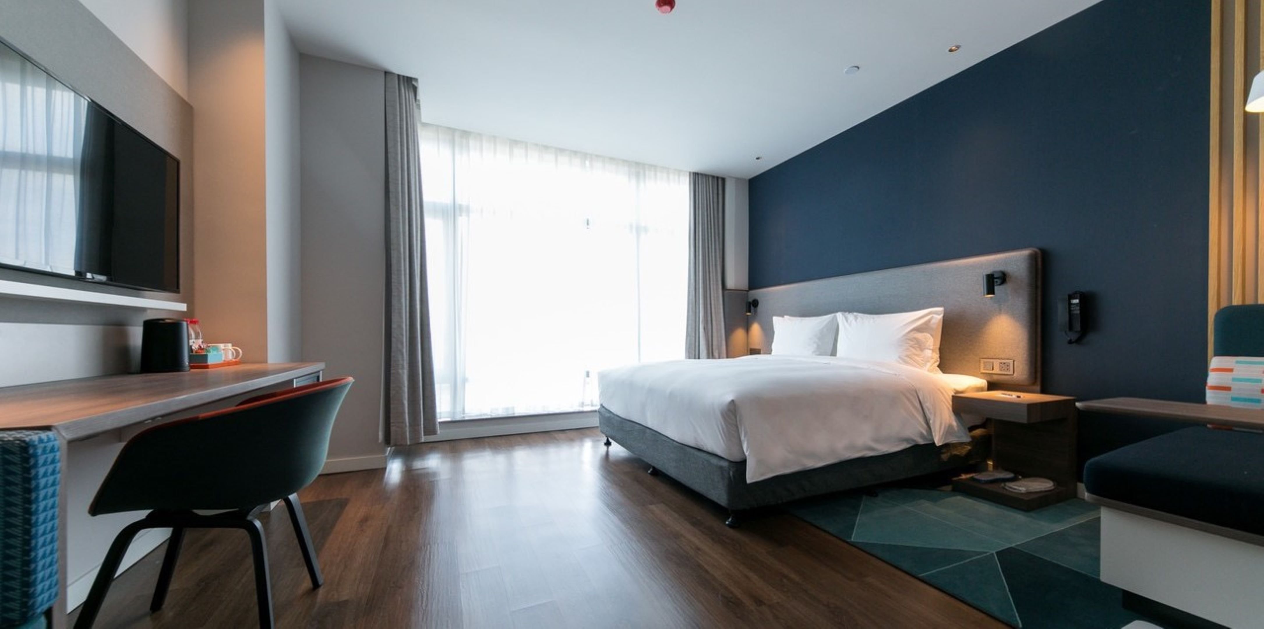 Holiday Inn Express Urumqi Station 10/23